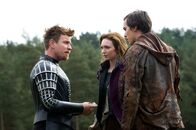 Jack and the Giants – Jack (Nicholas Hoult, r.) und Elmont (Ewan McGregor, l.) haben ihr erstes Ziel erreicht: Prinzessin Isabelle (Eleanor Tomlinson, M.) ist wieder frei. Jetzt müssen die drei zusammen den Rückweg zur Erde finden ...