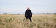 Winzerlegenden – Gerhard Kracher während Servus TVs "Winzerlegenden" in Illmitz, Burgenland, Österreich am 18. Oktober 2023