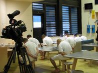 Lockdown – Das Gefängnis von San Antonio im US-Bundesstaat Texas wird von Bandenkriminalität beherrscht. 700 Gang-Mitglieder sind wegen schwerer Verbrechen wie Mord, Körperverletzung, Drogenhandel und illegalem Waffenbesitz hier inhaftiert.