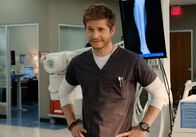 Atlanta Medical – Kann sich Conrad (Matt Czuchry) gegen die Bürokratie im Krankenhaus wehren?; Kann sich Conrad (Matt Czuchry) gegen die Bürokratie im Krankenhaus wehren?