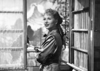 Swiss Tour – Swiss Tour Putzfee vor dem Matterhorn: Josette Day als Suzanne
