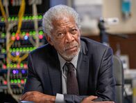 Lucy – Prof. Norman (Morgan Freeman).