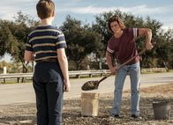 Young Sheldon – Sheldon (Iain Armitage, l.); Georgie Cooper (Montana Jordan, r.)