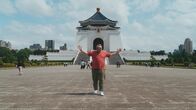 BesserEsser – Sebastian Lege ist nach Taiwan gereist: der Geburtsstätte des Bubble Tea. Hier wurde vor über 30 Jahren das süße Tee-Getränk mit den blubbernden Tapiokaperlen erfunden.