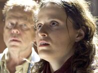Mankells Wallander – Die Polizistin Jolanta (Suzanna Dilber) gibt vor, die tot geglaubte Tochter des Killers zu sein.
