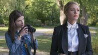 Nur ein kleiner Gefallen – Stephanie (Anna Kendrick, l.) und ihre Freundin Emily (Blake Lively, r.).