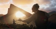 BFG - Sophie & der Riese – On right: BFG -freundlicher Riese- (Mark Rylance)