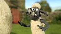 Shaun das Schaf – Shaun hat die Brille des Farmers gefunden. Wer kann damit denn sehen?