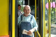 Löwenzahn Classics – Die Straßenbahn fährt nicht mehr durch den Elchwinkel. Mal sehen, ob Peter (Peter Lustig) das noch ändern kann.