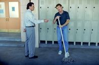 Malcolm mittendrin – L-R: Lionel Herkabe (Chris Eigeman), Hal (Bryan Cranston)