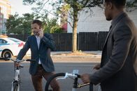 Elementary – Für Bell (Jon Michael Hill, r.) und Holmes (Jonny Lee Miller, l.) scheint ihr neuer Fall klar: Das Mordopfer, ein Archäologe, musste sterben, weil er bei seiner letzten Ausgrabung auf heikles Material gestoßen ist ...