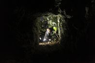 I Wouldn't Go In There – Stadt Kadena, Okinawa: RJ untersucht den Eingang eines Grabes, gegenüber von Haus 2293. (Bildnachweis: National Geographic Channels/Lau Hon Meng)