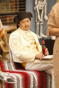 Community – Senor Chang (Ken Jeong) verspricht Extrapunkte für alle, die zu Annies mexikanischer Halloween-Party kommen ...
