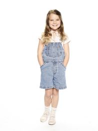 Young Sheldon – (1. Staffel) - Sheldons Zwillingsschwester Missy (Raegan Revord) ist das genaue Gegenteil von ihm. Sie liebt es, draußen zu spielen und ist immer etwas vorlaut ...