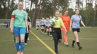Loreley wird Fußballschiedsrichterin – Loreley wird FuÃŸballschiedsrichterin 2