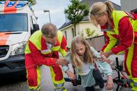 Praxis mit Meerblick – Praxis mit Meerblick – Dornröschen Sie eilen zu Hilfe: Tanja Wedhorn als Nora Kaminsiki, Moritz Brandt als Lea Schwarz, Bo Hansen als Lars Hinrichs Copyright: SRF/ARD Degeto/Boris Laewen