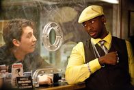 Get a Job – Will Davis (Miles Teller, l.); Skeezy D (Jay Pharoah, r.)