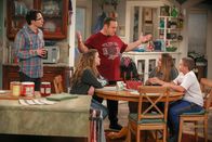 Kevin Can Wait – (v.li.) Ryan Cartwright (Chale Witt), Kevin James (Kevin Gable), Taylor Spreitler (Kendra Gable), Mary-Charles Jones (Sara Gable), James DiGiacomo (Jack Gable).