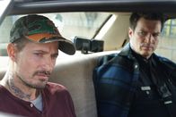 The Rookie – John Nolan (Nathan Fillion, r.) nimmt den Autodieb Andrew Gannon (Lane Carlson, l.) fest.
