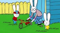 Simon – Simon (l.) und Franz (r.) beobachten gespannt, wie Papa (M.) die Stützräder von Simons Fahrrad abmontiert. Denn Simon möchte unbedingt lernen, ohne Stützräder zu fahren.