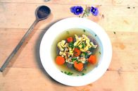 Zu Tisch ... – Ein Rezept von Uki Bellmann: Tafelspitzsuppe mit Frittaten – ein österreichischer Klassiker