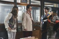 Castle – L-R: Kate (Stana Katic), Richard (Nathan Fillion) und Mutter Martha (Susan Sullivan)