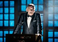 Private Banking – Bankier von altem Schrot und Korn: Christian Kohlund als Leopold Weyer.