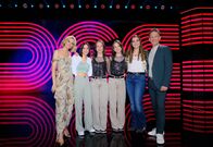 Die große Chance - Let's sing and dance – Andi Knoll und Fanny Stapf mit den Finalteilnehmern Kerstin Schmidt, Anja & Jana Starlinger und Emma.