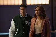 The Flash – Deon Owens (Christian Magby, l.); Iris West-Allen (Candice Patton, r.)