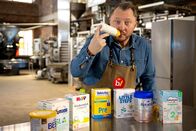 BesserEsser – Sebastian Lege deckt die weltweiten Tricks der Lebensmittelindustrie auf: Kellogg's, Cola und Co. - Was steckt drin, was steckt dahinter und was verursachen die industriell hergestellten Lebensmittel weltweit?