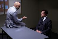 Suits – Harveys (Gabriel Macht, r.) Vergangenheit holt ihn ein: Sein früherer Widersacher Andrew Malik (Usman Ally) zwingt ihn, sich mit den Konsequenzen seines Handelns auseinanderzusetzen.