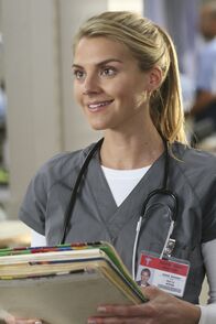 Scrubs - Die Anfänger – Wird von J.D. auf Herz und Nieren geprüft: Dr. Denise Mahoney (Eliza Coupe) ...