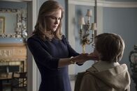Der Distelfink – L-R: Frau Barbour (Nicole Kidman), Junger Theo Decker (Oakes Fegley)