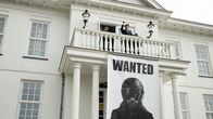 Ninja Nanny – Als Vizebürgermeisterin will Hunters Mutter Denny (Eva van Wijdeven) den Kampf gegen die Einbrecherbande aufnehmen.
