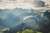 Red Bull Dolomitenmann – Paragliding in den Dolomiten. Paragliding in den Alpen.
