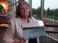 Geheimakte Wildnis – Burlington, Vermont, USA - Sandra Mansi with her photograph she took of 'Champ'.