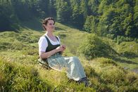 Heimatleuchten – Moderatorin Conny Bürgler auf der Alm
