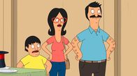 Bob's Burgers – Gene (l.) braucht unbedingt die Hilfe seiner Eltern Bob (r.) und Linda (M.). Doch werden sie ihm wirklich helfen können?