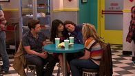 iCarly – L-R: Freddie Benson (Nathan Kress), Carly Shay (Miranda Cosgrove), Spencer Shay (Jerry Trainor), Sam Puckett (Jennette McCurdy)