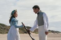 Sanditon – Charlotte Heywood (Rose Williams) und Sidney Parker (Theo James)