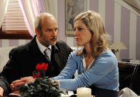Sturm der Liebe – ARD STURM DER LIEBE FOLGE 1219 Uhr im ERSTEN. Götz (Andreas Borcherding, l.) rät seiner aufgewühlten Tochter Lena (Johanna Bönninghaus, r.), zur Geduld gegenüber Markus.