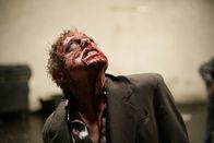 Rammbock – Zombie im Innenhof.