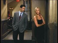 Friends – Ein Paar sind Ross (David Schwimmer, li.) und Rachel (Jennifer Aniston) zwar nicht mehr, aber so ganz haben sie einander noch nicht vergessen.