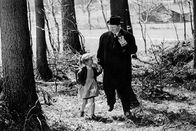 Es geschah am hellichten Tag – Es geschah am hellichten Tag Der Riese und das Mädchen: Anita von Ow als Annemarie Heller, Gert Fröbe als Albert Schrott Copyright: SRF/Praesens-Film