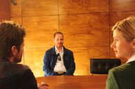 SOKO Stuttgart – Martina Seiffert (Astrid M. Fünderich, r.), Jo Stoll (Peter Ketnath, l.) und Aleksander Bansky (Marc Ben Puch, M.).
