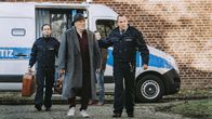 Alte Bande – Boxer (Mario Adorf) wird in ein Gefängnis speziell für Senioren verlegt.