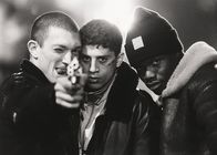 Hass – L-R: Vinz' (Vincent Cassel), Saïd (Saïd Taghmaoui) und Hubert (Hubert Koundé)