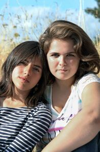Teenager – Fünf Jahre lang wurden Emma (li.) und Anaïs (re.) im Alter von 13 bis 18 Jahren von einem Filmteam begleitet.