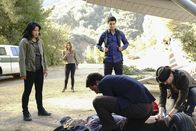 Scorpion – v.l.n.r.) Happy (Jadyn Wong), Penny (Katharine McPhee), Walter (Elyes Gabel) und Toby (Eddie Kaye Thomas, vorne r.) zur Hilfe. Doch dann läuft einiges schief.