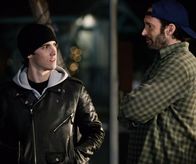 Gilmore Girls – Als Jess (Milo Ventimiglia, l.) plötzlich wieder bei Luke (Scott Patterson, r.) auf der Matte steht, will Luke seinen Neffen nicht wieder bei sich aufnehmen. Unterdessen treffen Paris und Lorelai Entscheidungen ihre Beziehungen betreffend ...